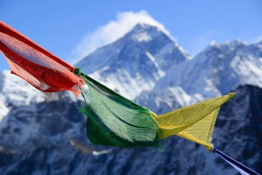 NINE AMAZING FACTS ABOUT MOUNT EVEREST (1)