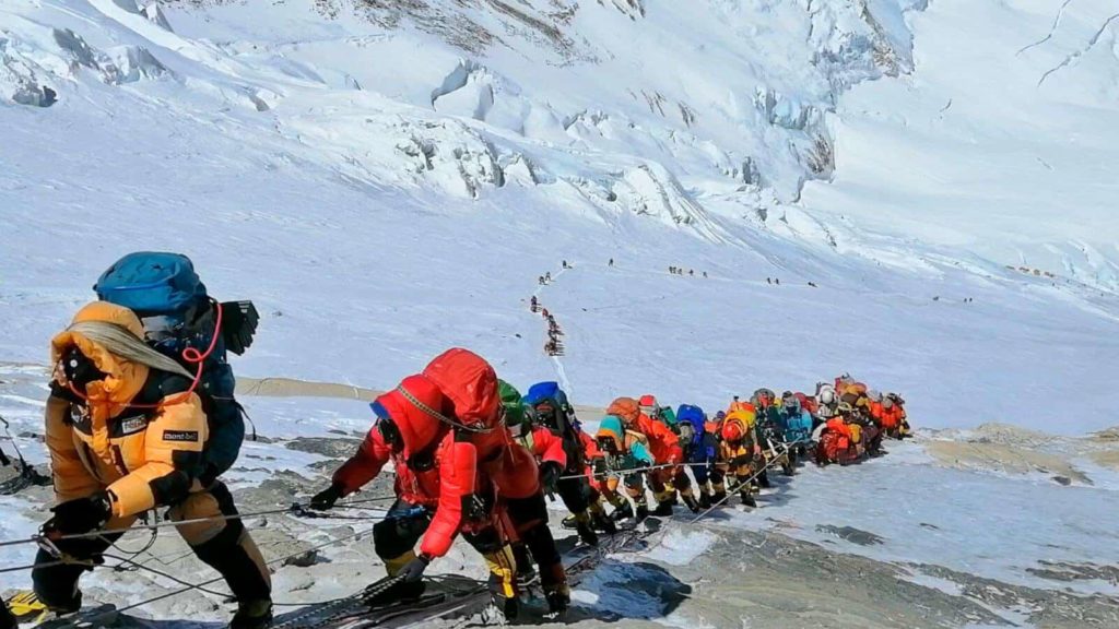 how long does it take to climb mount everest: Mt Everest Summit Bottleneck