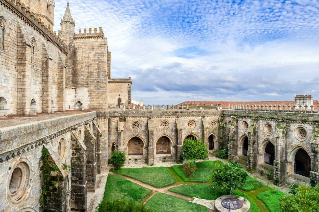 places to visit in Portugal: Evora