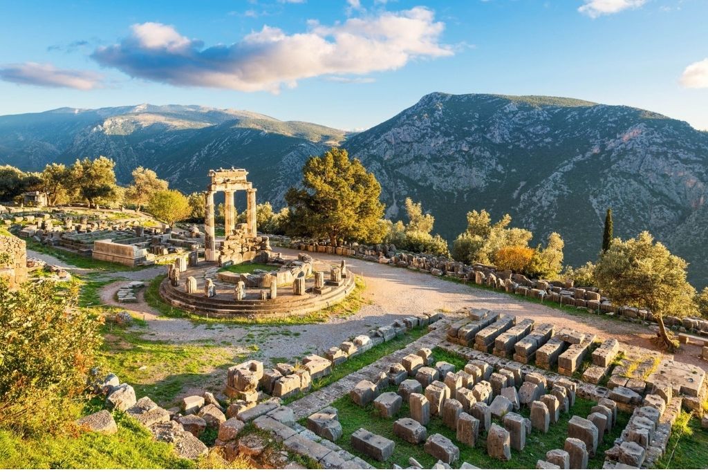 Places to Visit in Greece: Delphi