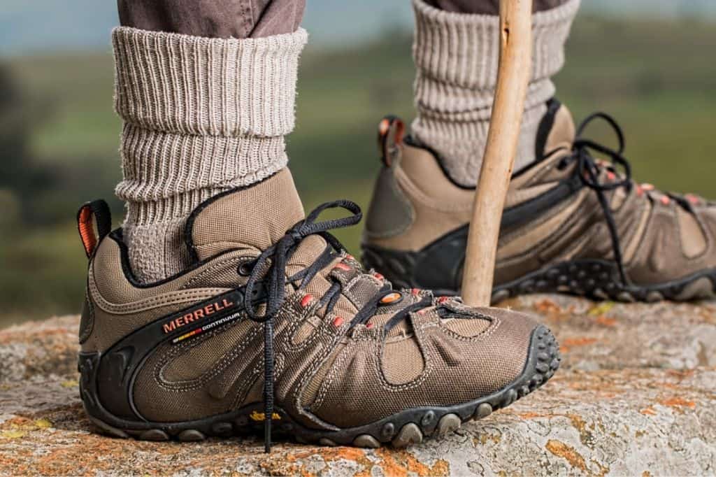 How to choose hiking shoes for kids