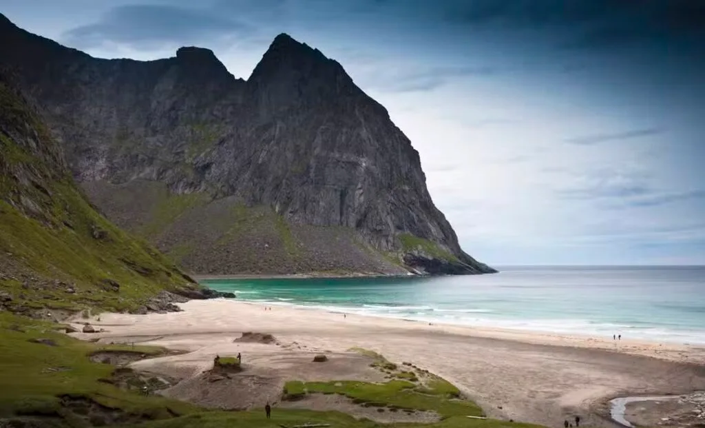 Kvalvika Beach Hike