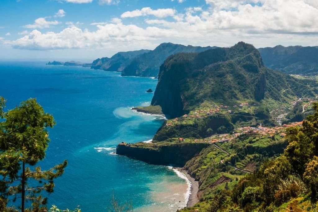places to visit in Portugal: Madeirã Island